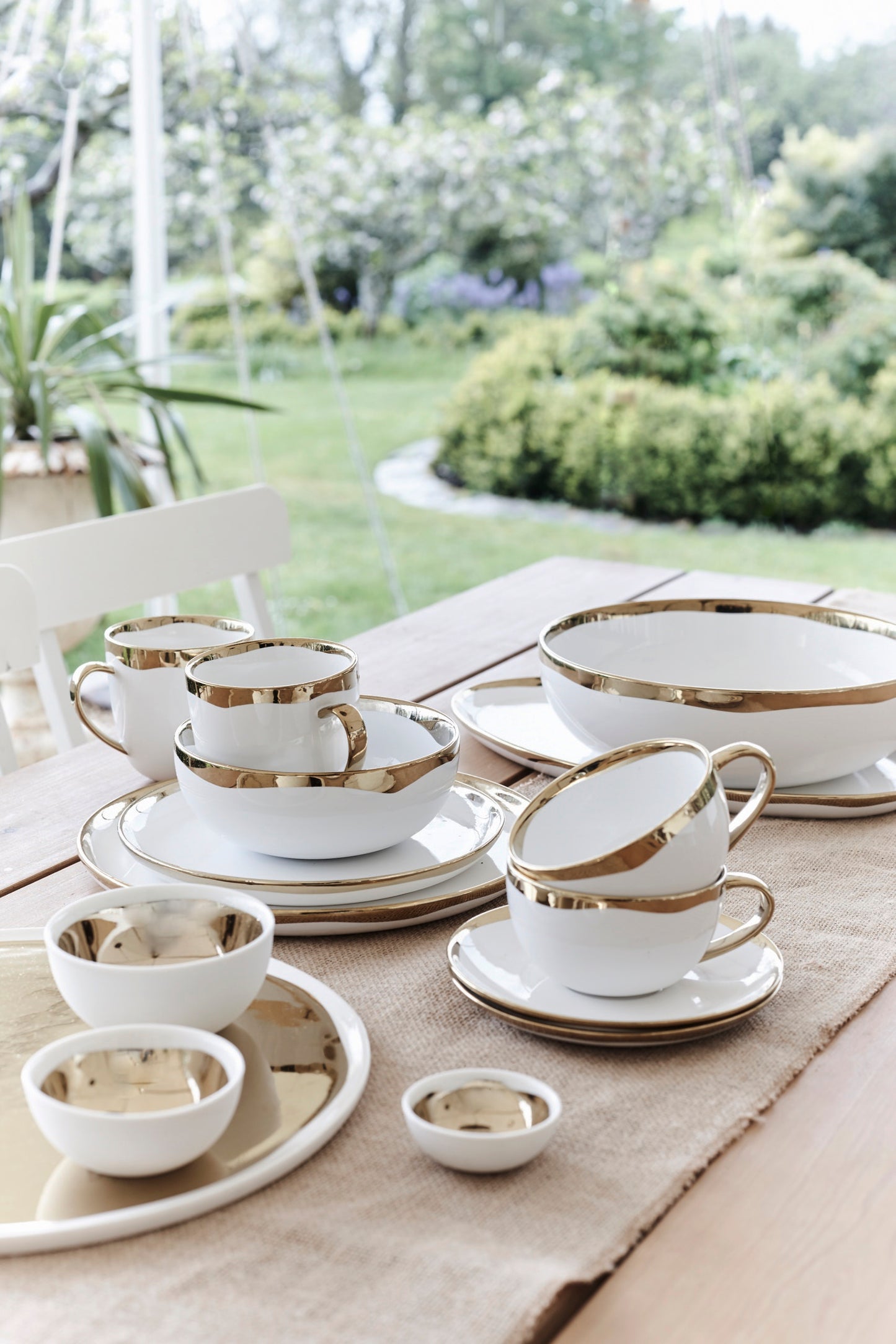 Dauville Gold Metallic Porcelain 20 Piece Dinnerware Set, Service For 4