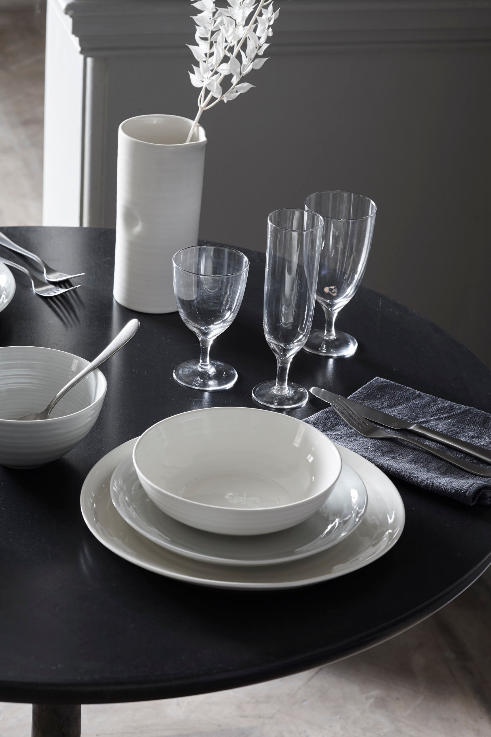 Daniel Smith Ivory Porcelain 16 Piece Dinnerware Set, Service For 4 Canvas Home canvas home, contemporary dinnerware, Daniel Smith, Daniel Smith Collection, dinner party, dinnerware, dinnerware sets, dish sets, family, Ivory, Large, modern dinnerware, Place Setting, Plates, simple dinnerware, tabletop, tableware